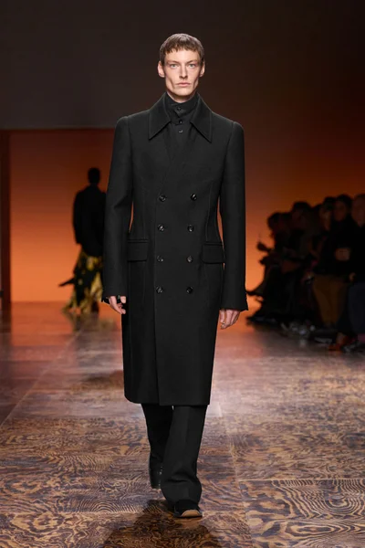 Look 64